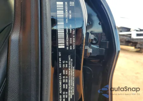 2017 Alfa Romeo Giulia z USA, uszkodzony, nr VIN ZARFAEBN4H7544507